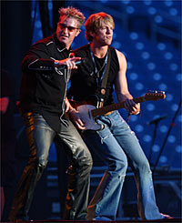 fanfair2002-universalshow-09-200x245.jpg